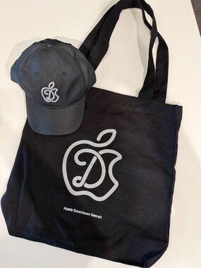 Apple Downtown Detroit Black Logo Tote and Cap Set from Grand Opening Day *RARE